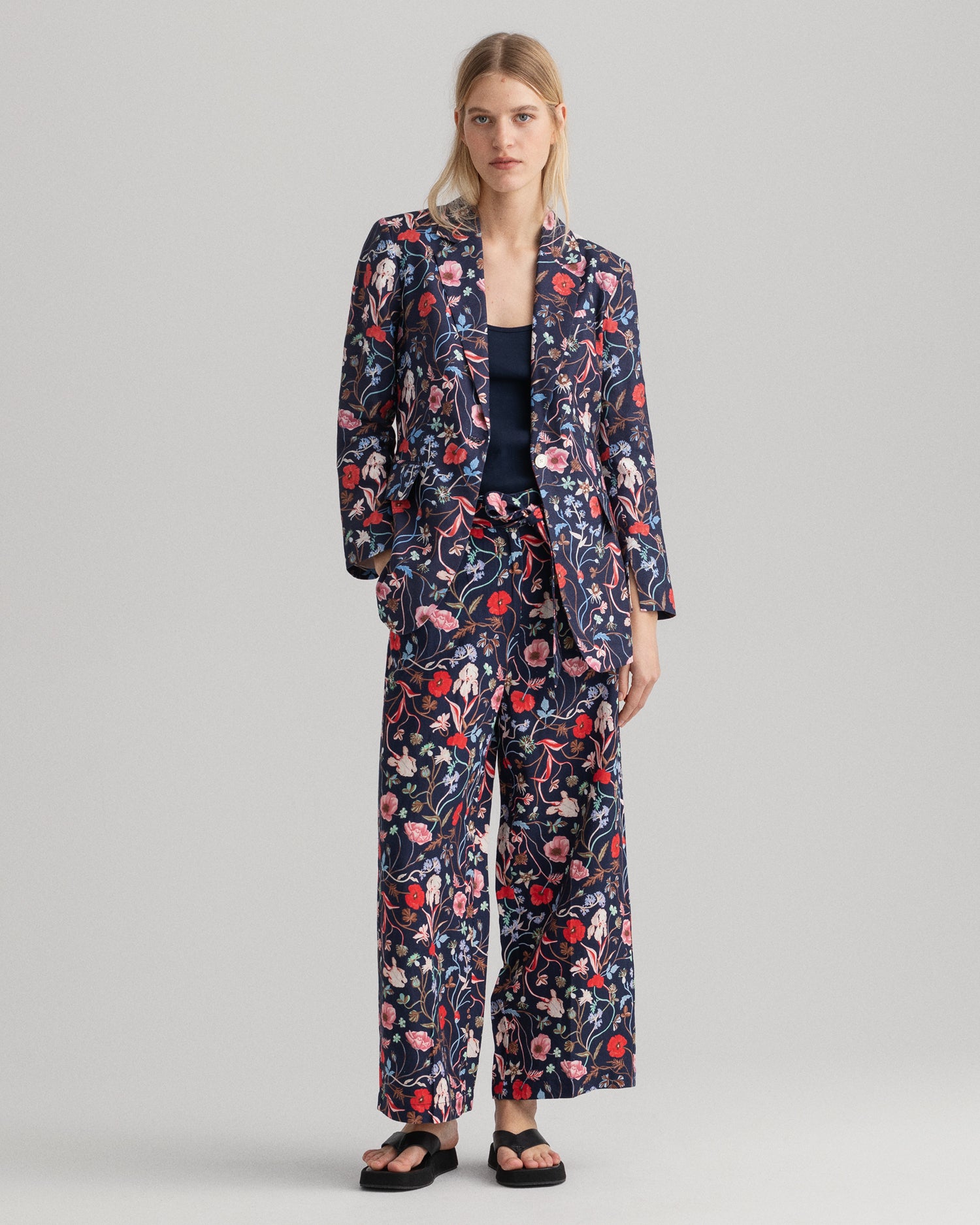 Gant Women Blue Floral Printed Trousers