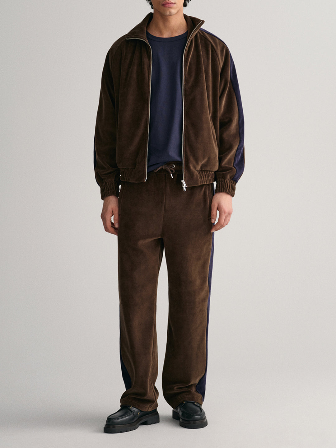 Gant Men Brown Solid Relaxed Fit Sweatpant