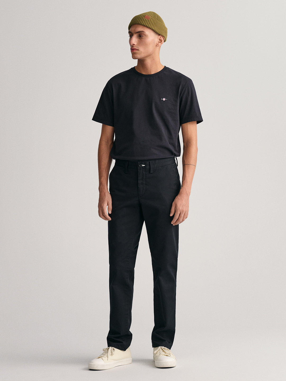 Gant Men Black Solid Slim Fit Mid-Rise Trouser