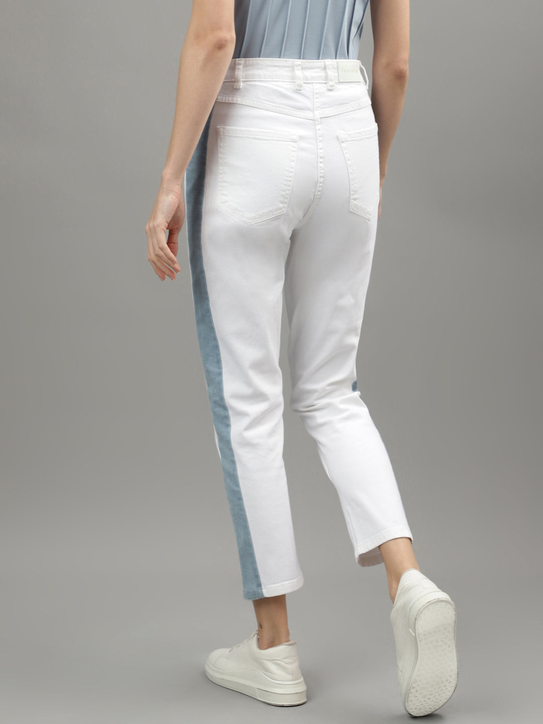 Iconic Women White Printed Slim Straight Fit Mid-Rise Jeans