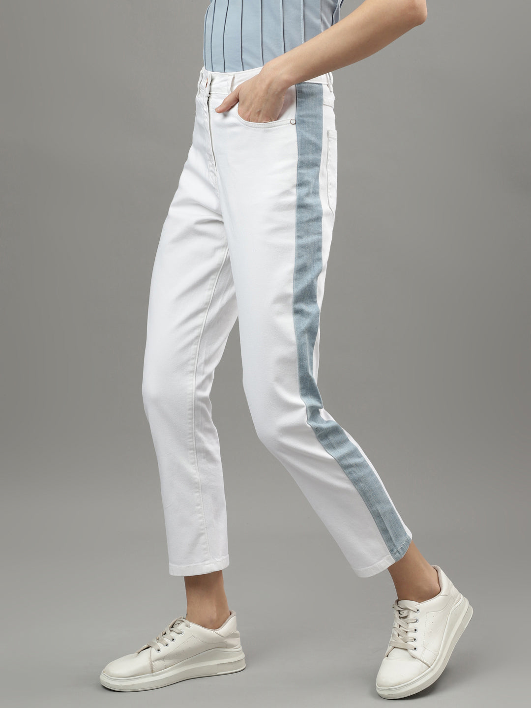 Iconic Women White Printed Slim Straight Fit Mid-Rise Jeans