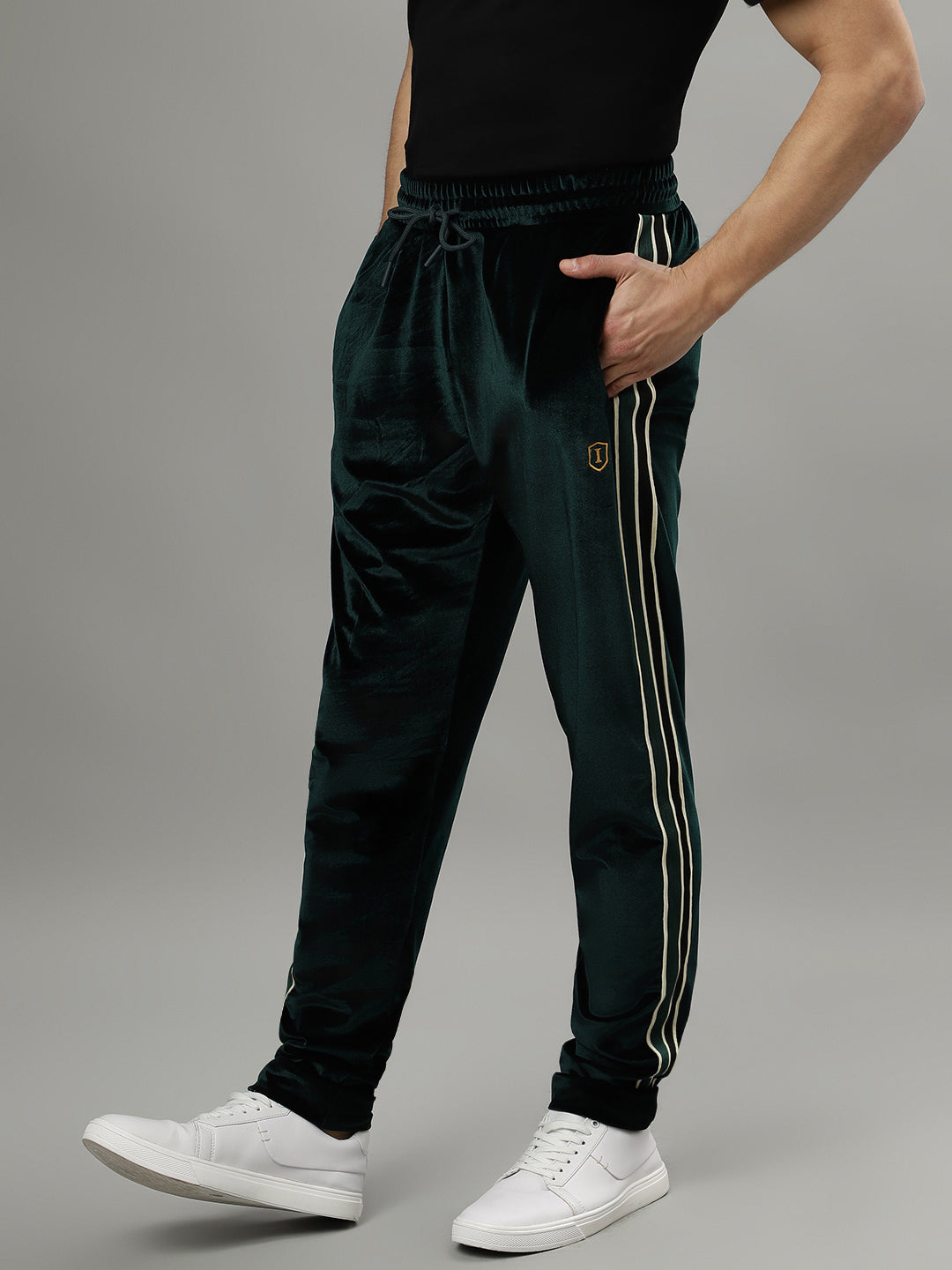 Iconic Men Green Solid Regular Fit Mid-Rise Trackpant