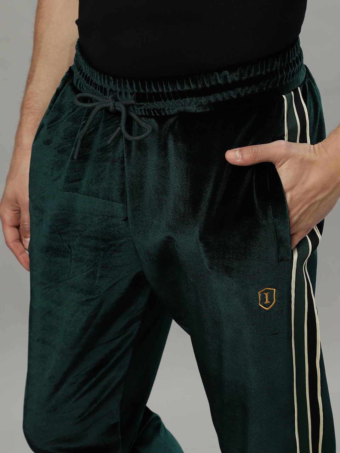 Iconic Men Green Solid Regular Fit Mid-Rise Trackpant