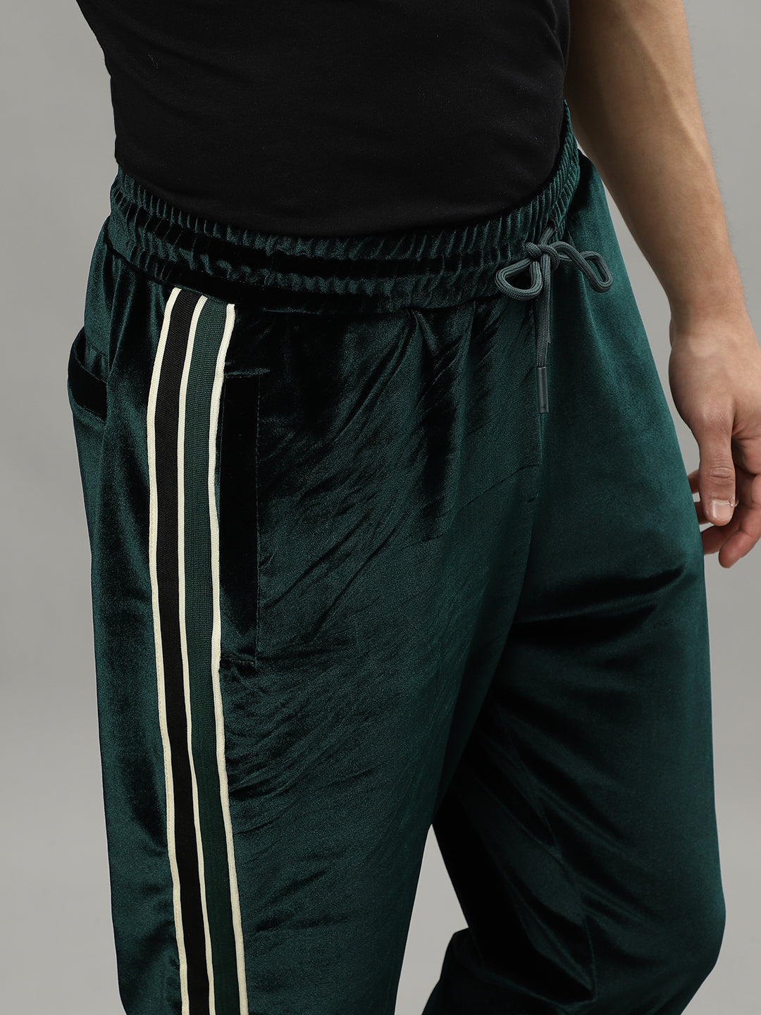 Iconic Men Green Solid Regular Fit Mid-Rise Trackpant