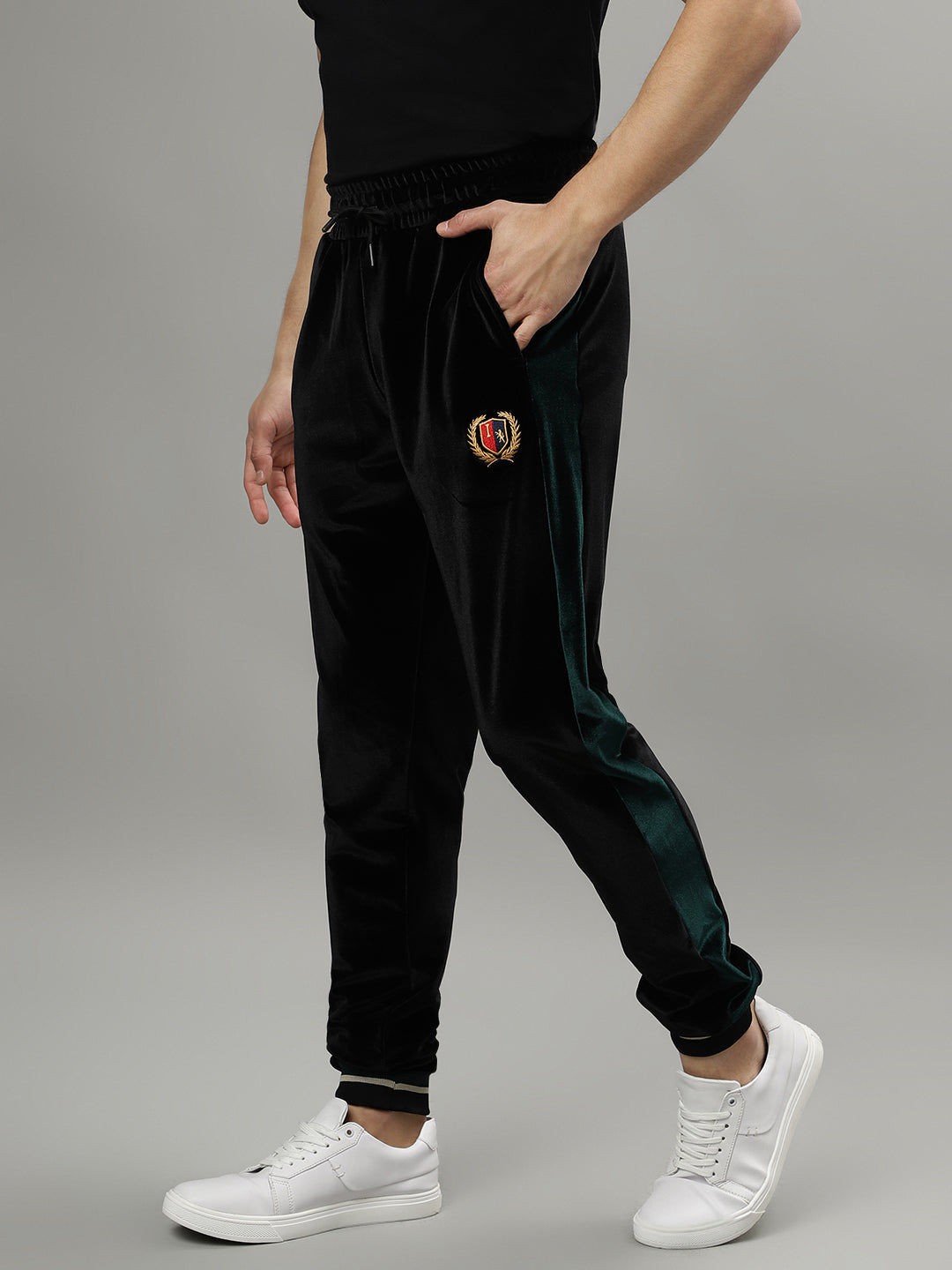 Iconic Men Black Solid Regular Fit Mid-Rise Trackpant