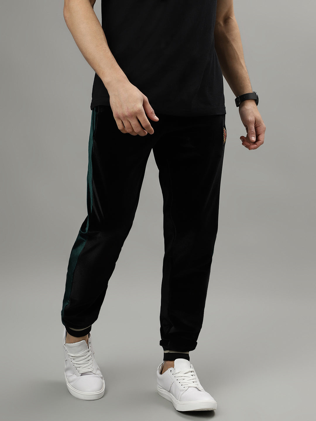 Iconic Men Black Solid Regular Fit Mid-Rise Trackpant