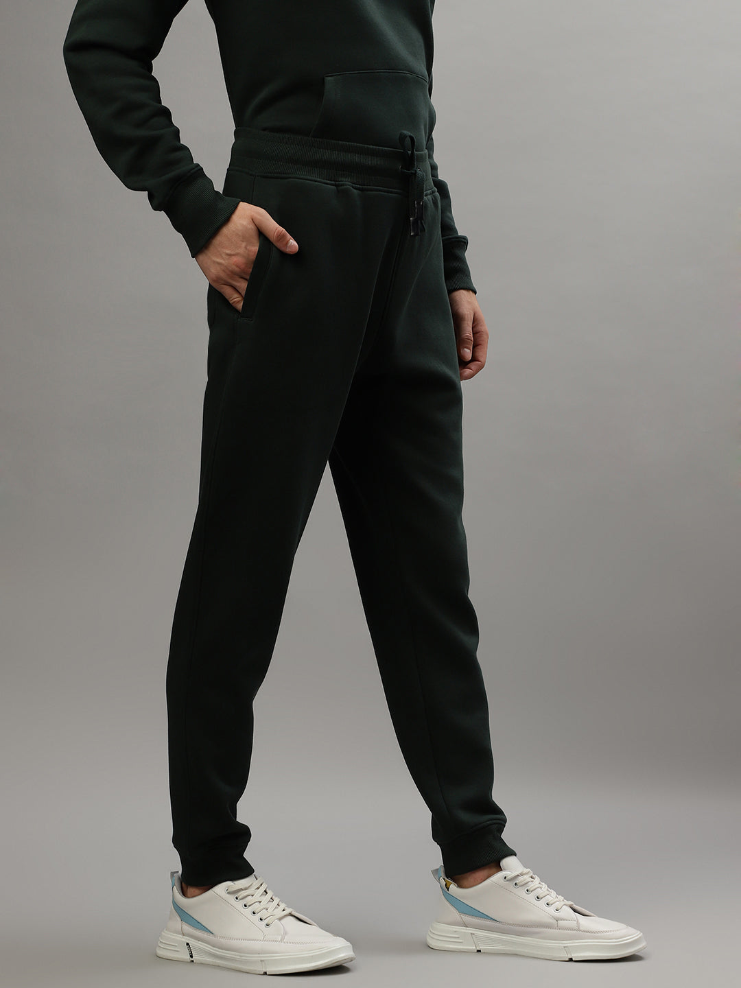 Iconic Men Green Solid Regular Fit Mid-Rise Trackpant