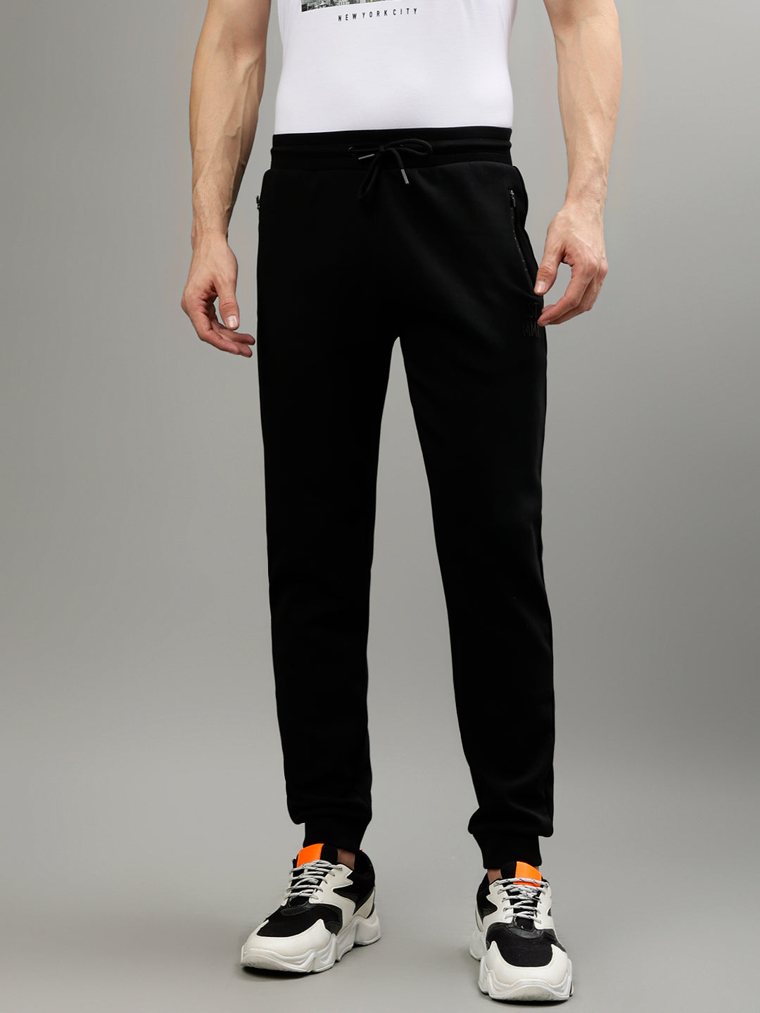 Iconic Men Black Solid Regular Fit Mid-Rise Trackpant