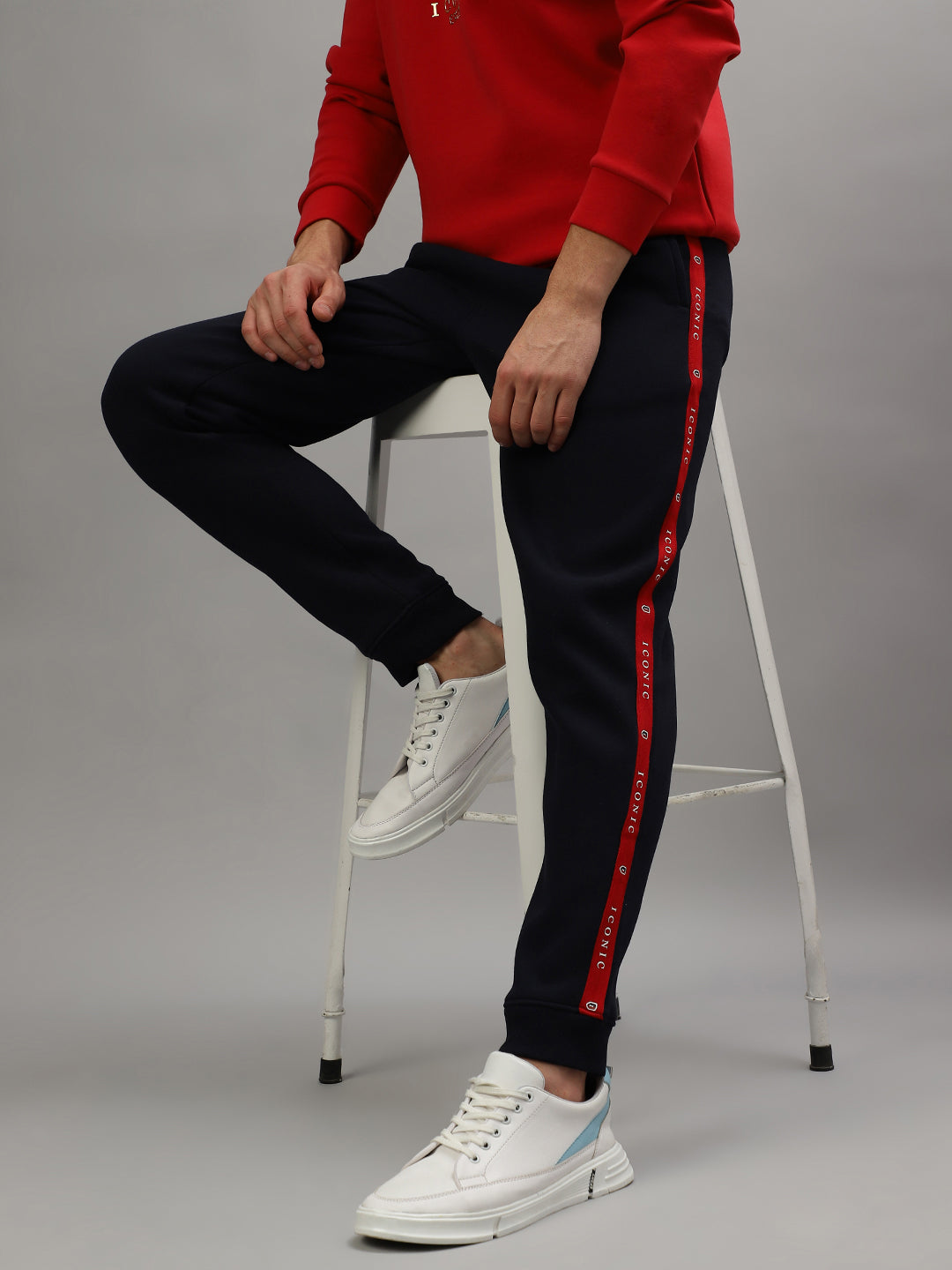 Iconic Men Blue Solid Regular Fit Mid-Rise Trackpant