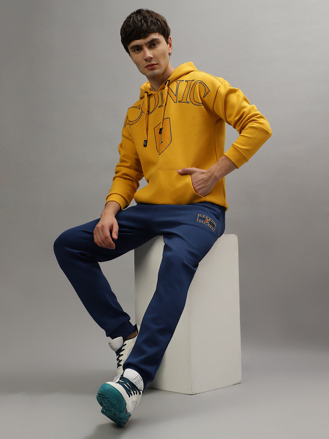 Iconic Men Mustard Solid Round Neck Full Sleeves Sweatshirt