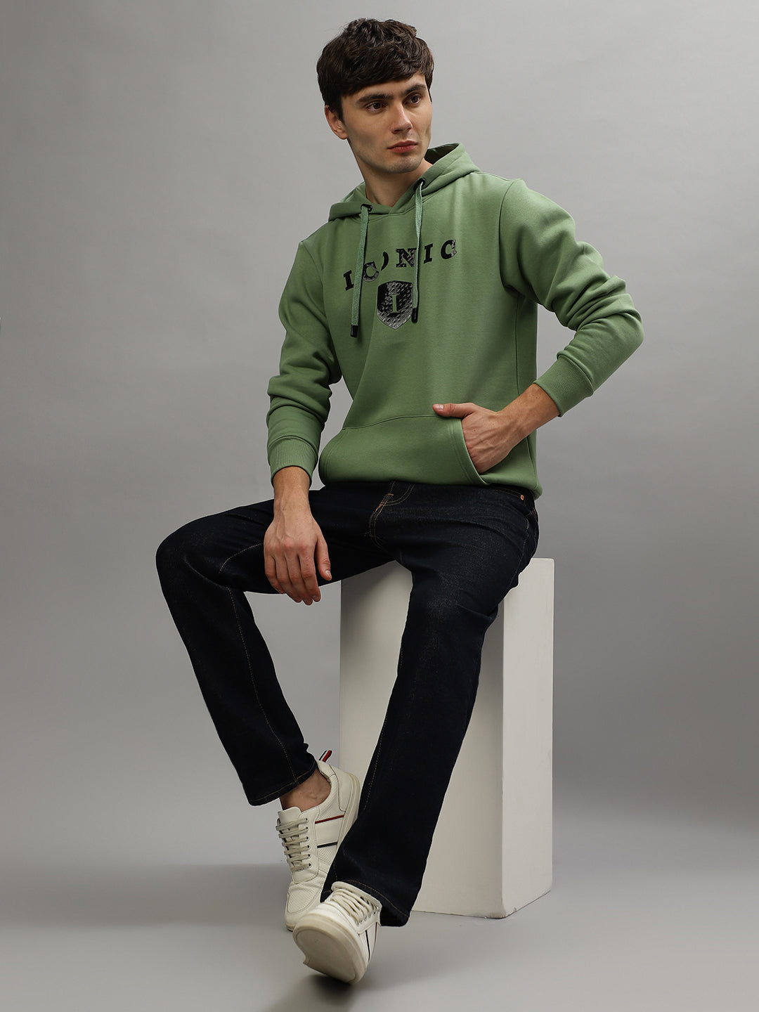 Iconic Men Green Solid Round Neck Full Sleeves Sweatshirt