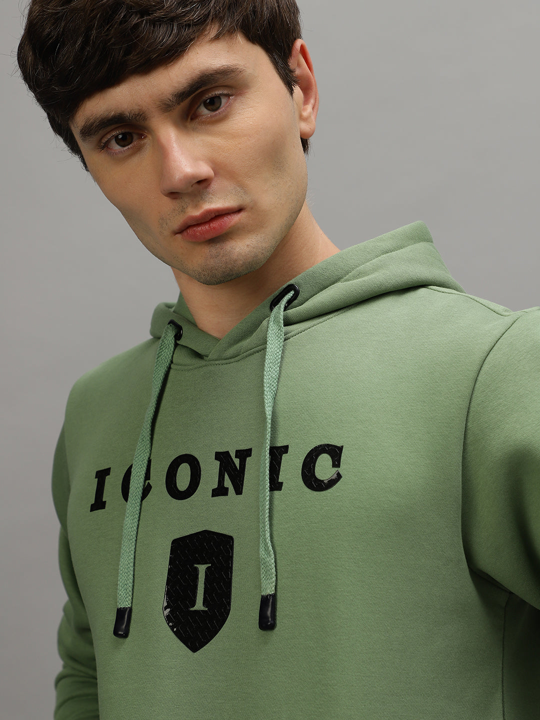 Iconic Men Green Solid Round Neck Full Sleeves Sweatshirt