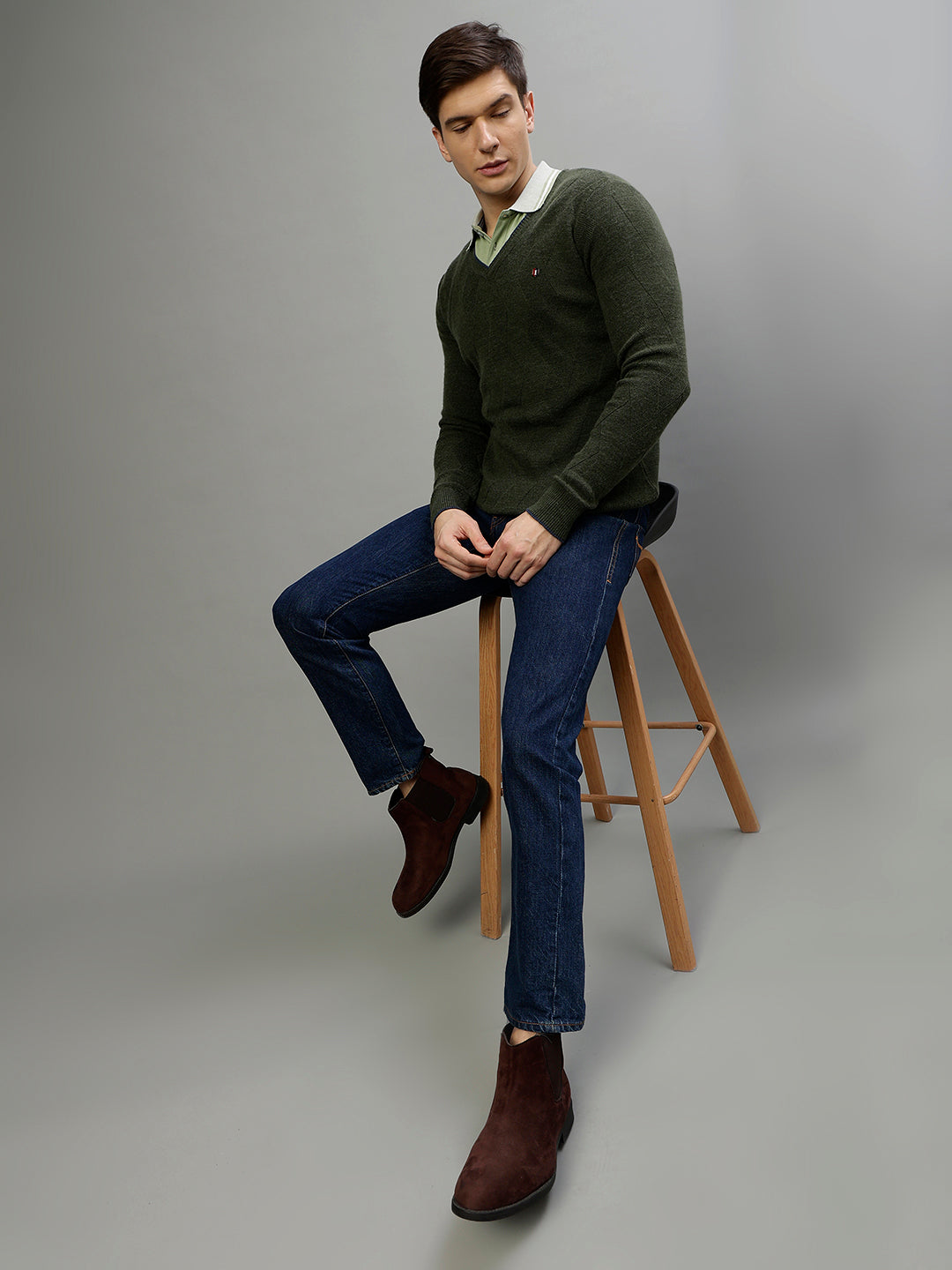 Iconic Men Green Solid V-Neck Full Sleeves Sweater