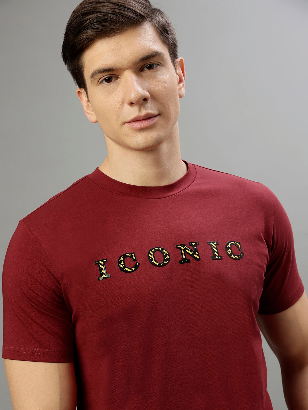 Iconic Men Red Solid Round Neck Short Sleeves T-Shirt