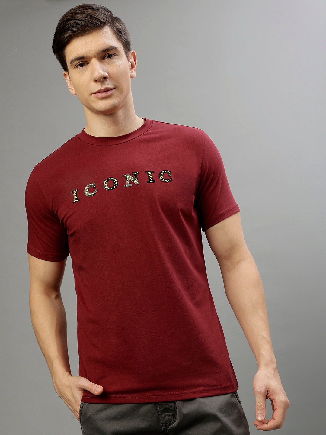 Iconic Men Red Solid Round Neck Short Sleeves T-Shirt