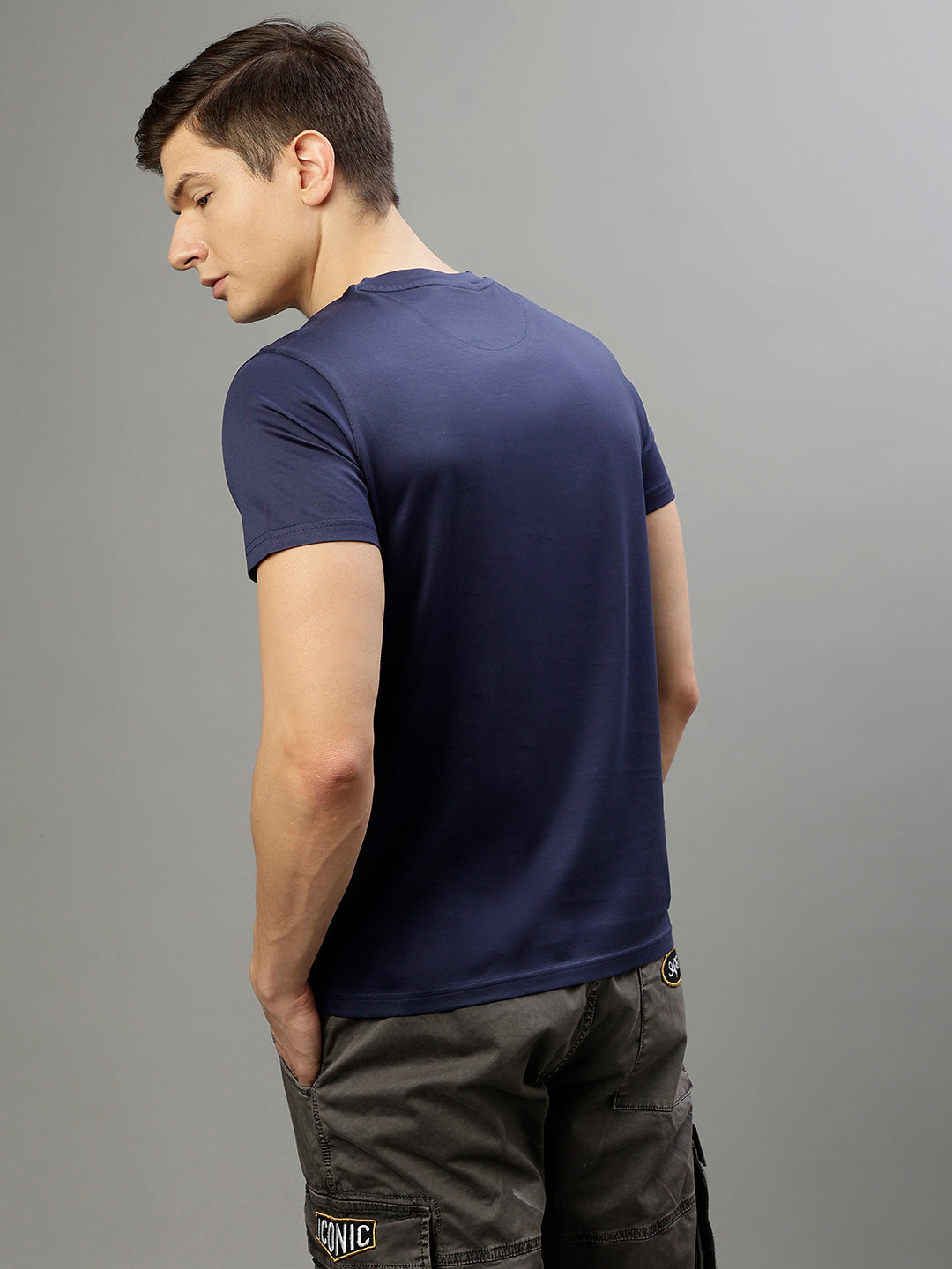 Iconic Men Navy Blue Solid Round Neck Short Sleeves T-Shirt