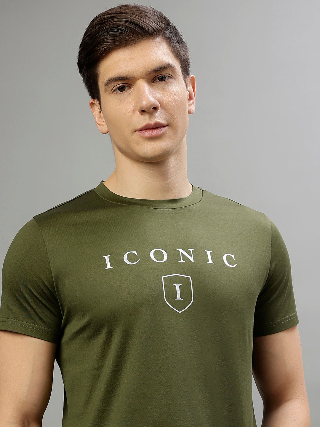 Iconic Men Green Solid Round Neck Short Sleeves T-Shirt