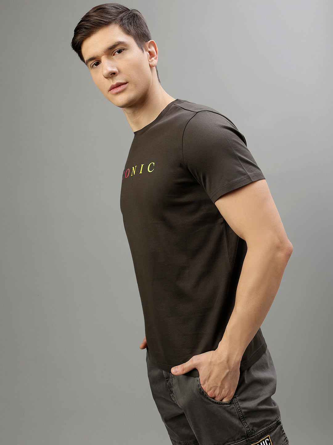 Iconic Men Black Solid Round Neck Short Sleeves T-Shirt