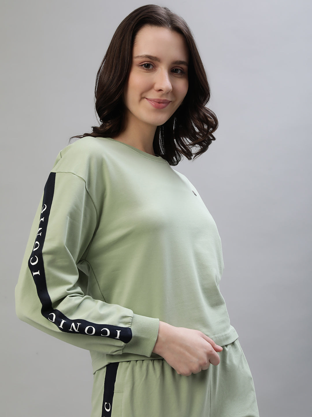 Iconic Women Green Solid Round Neck Full Sleeves Sweatshirt