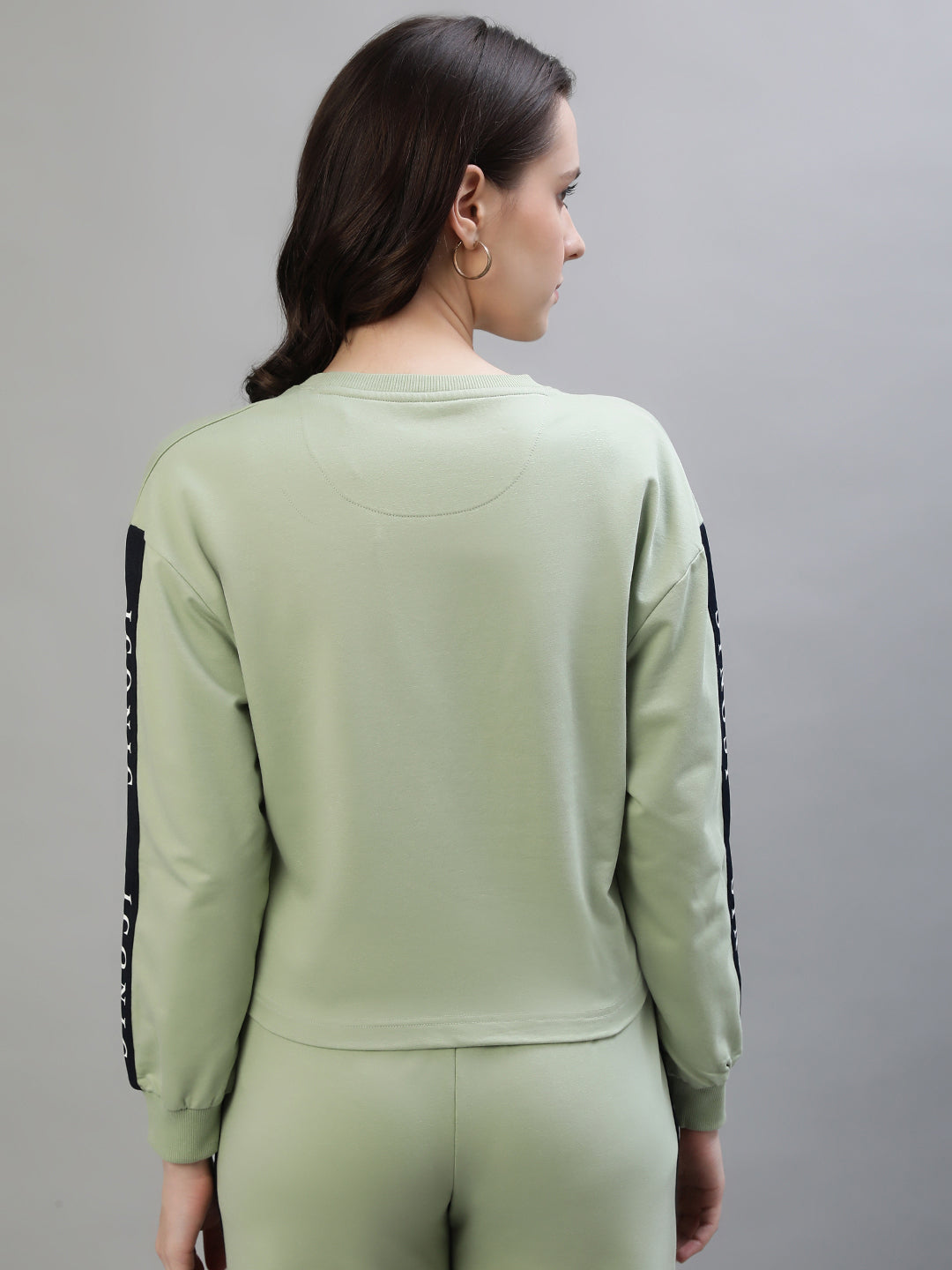 Iconic Women Green Solid Round Neck Full Sleeves Sweatshirt