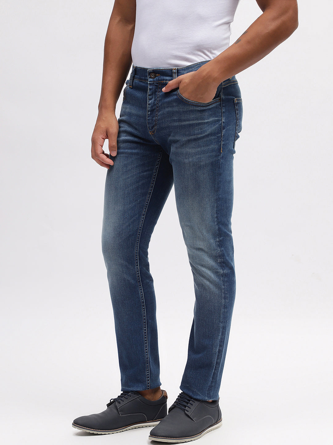 Lindbergh Men Blue Solid Tapered Fit Jeans