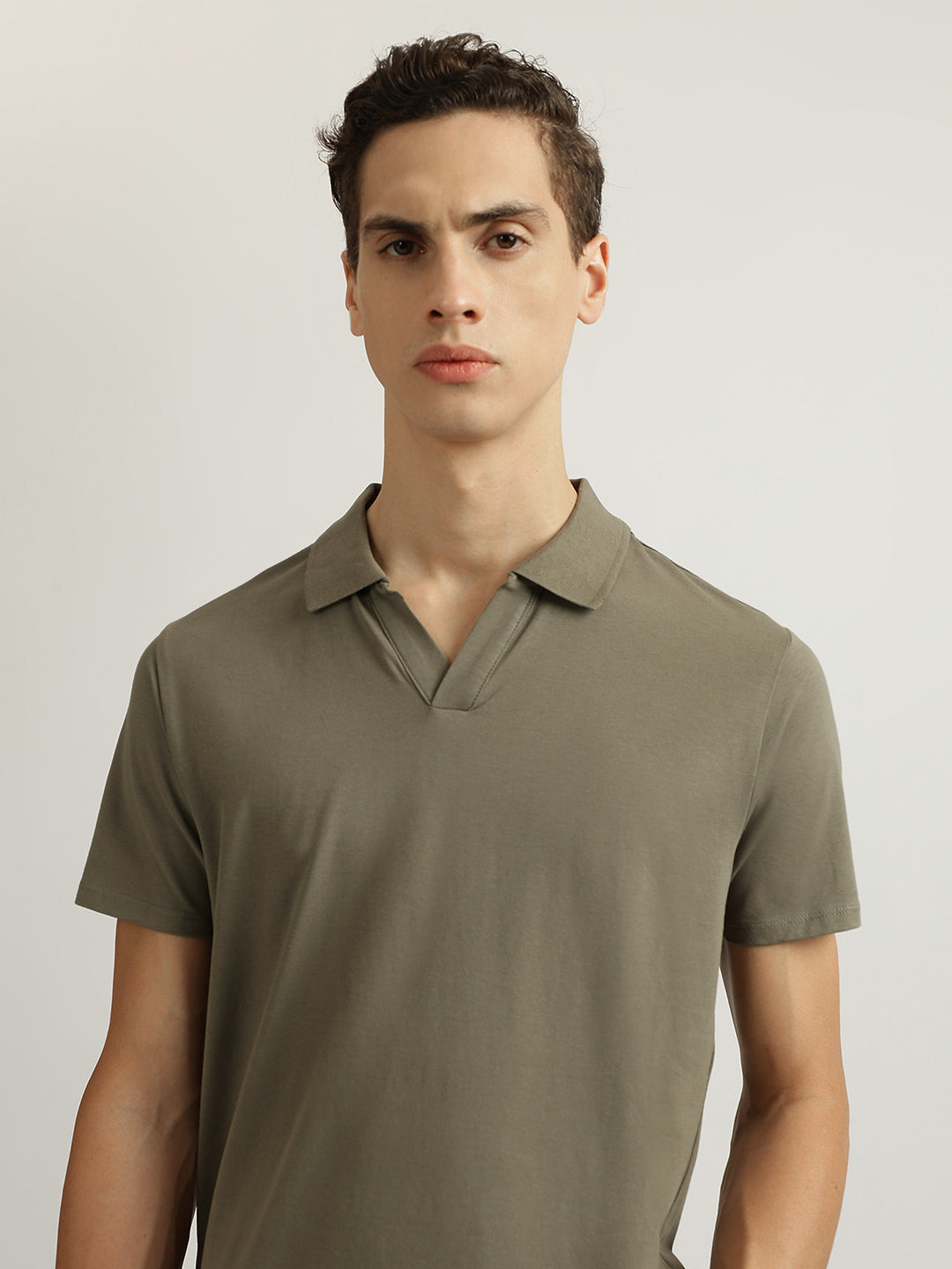 Lindbergh Men Olive Solid Collared Short Sleeves Polo T-Shirt