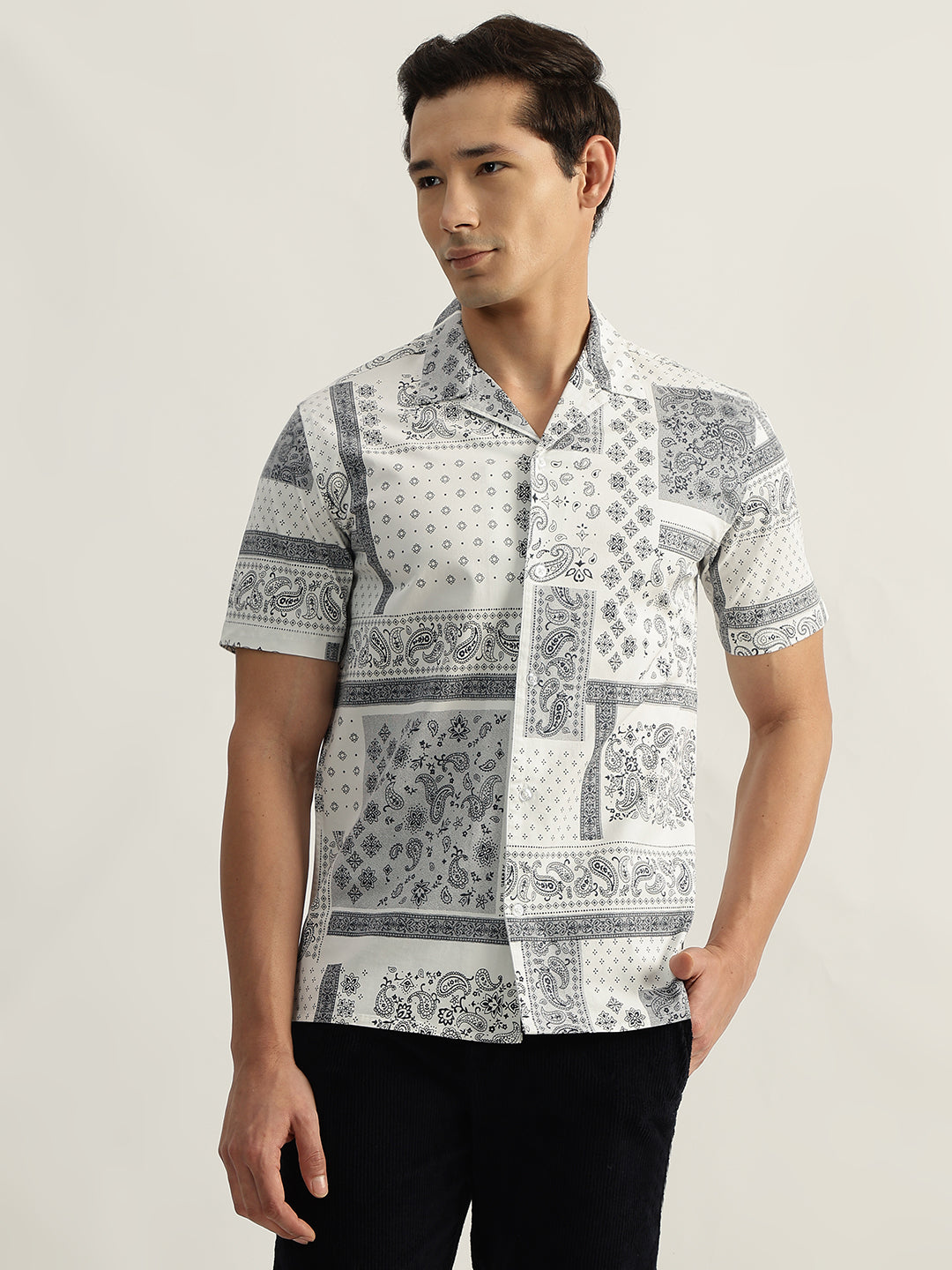 Iconic Men White Printed Resort Collar Short Sleeves Shirt