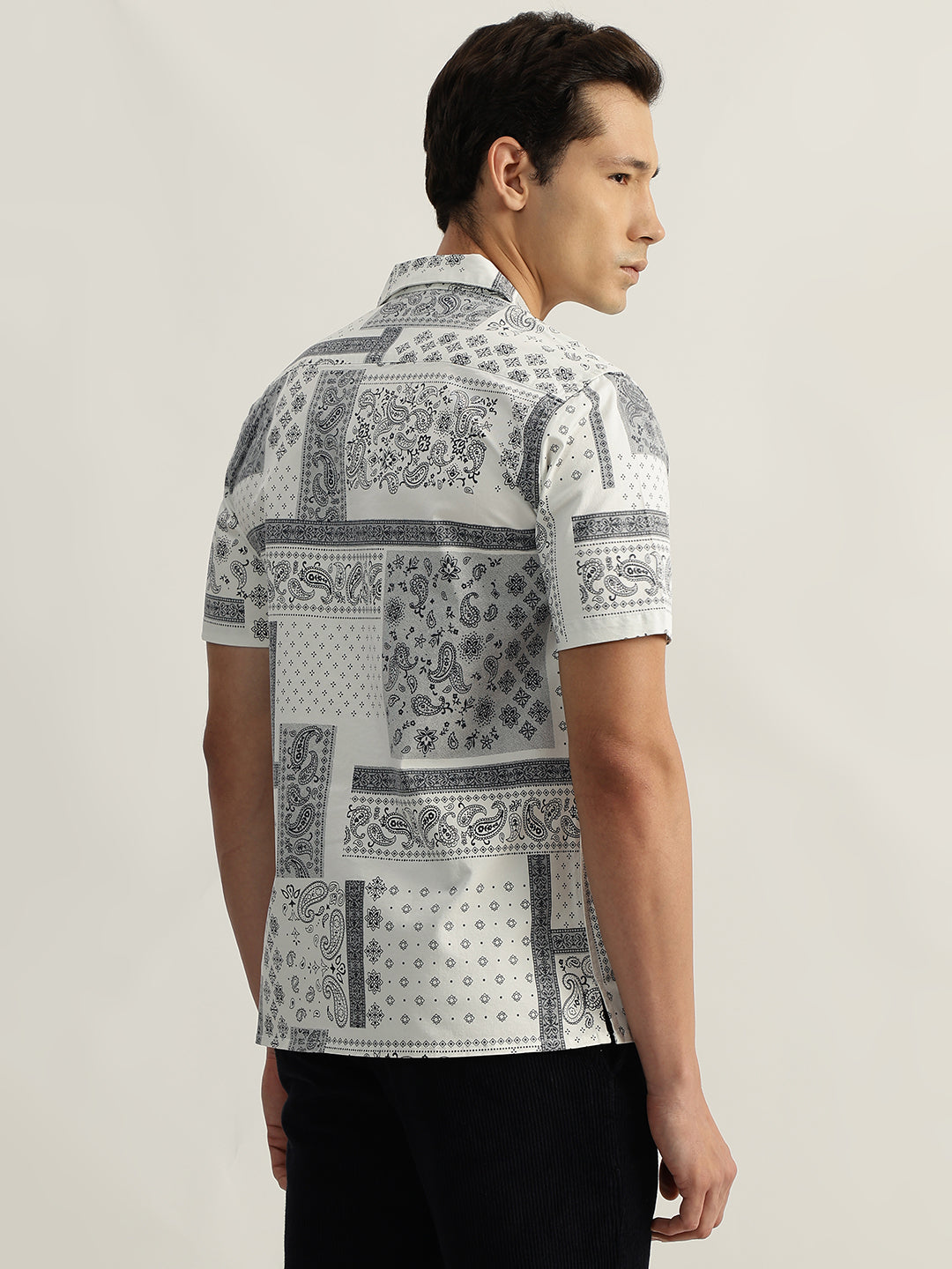 Iconic Men White Printed Resort Collar Short Sleeves Shirt