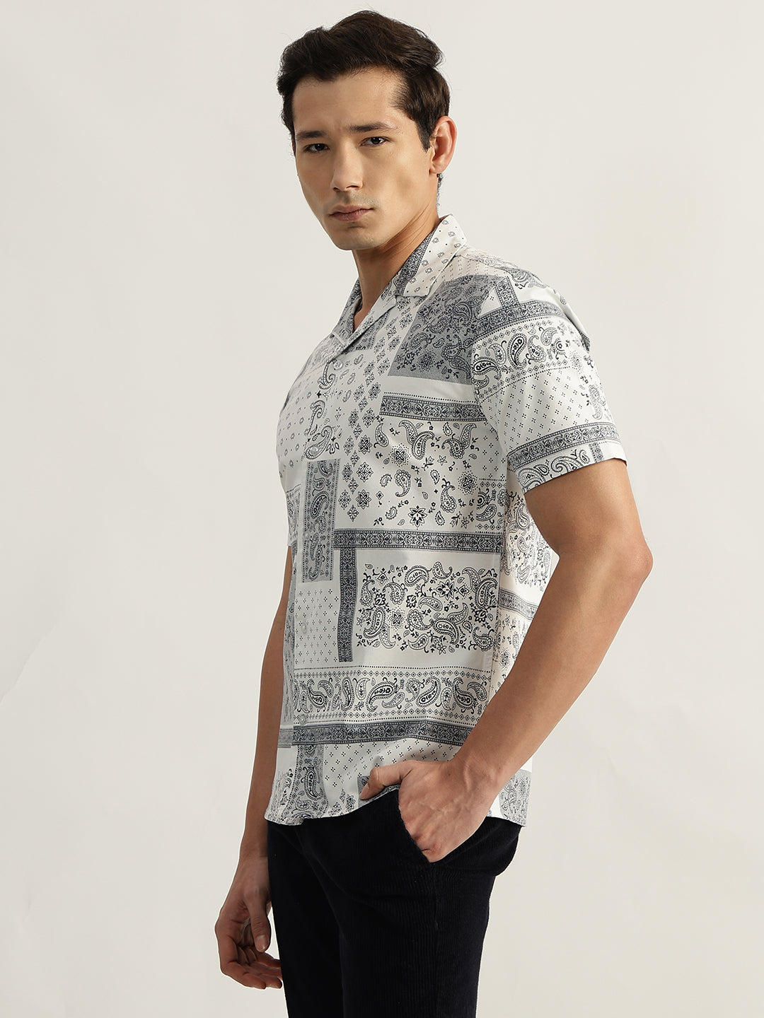 Iconic Men White Printed Resort Collar Short Sleeves Shirt