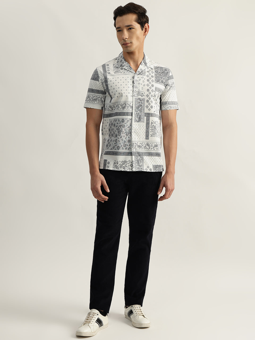 Iconic Men White Printed Resort Collar Short Sleeves Shirt