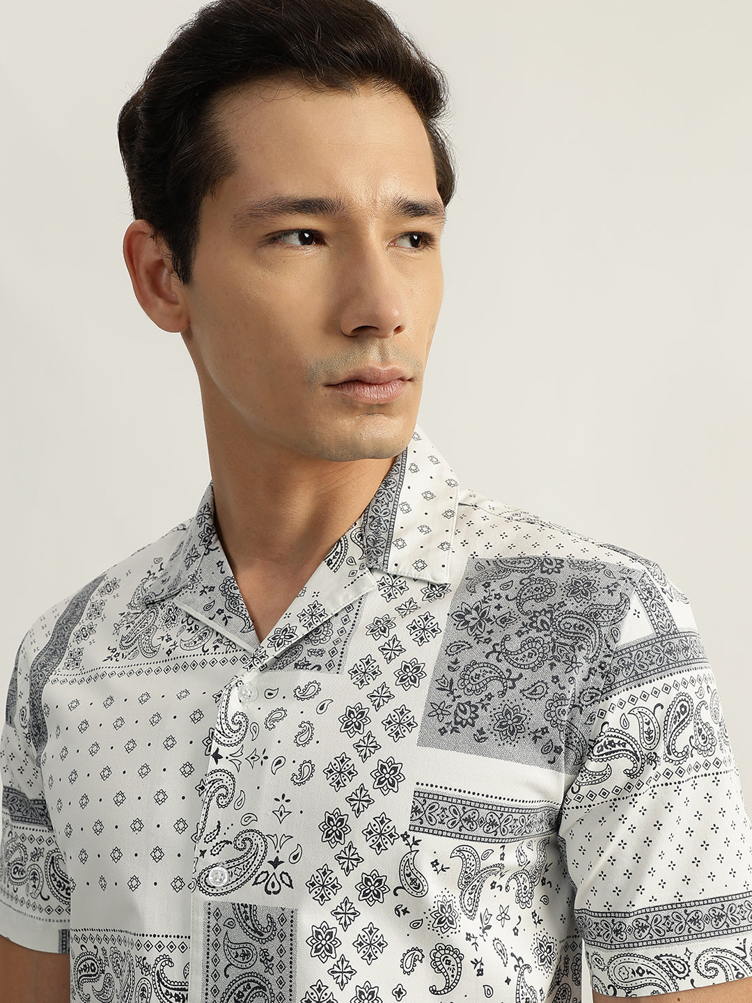 Iconic Men White Printed Resort Collar Short Sleeves Shirt