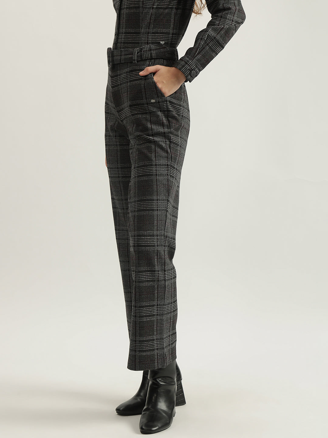 Elle Women Grey Checked Straight Fit High-Rise Flat Front Trouser