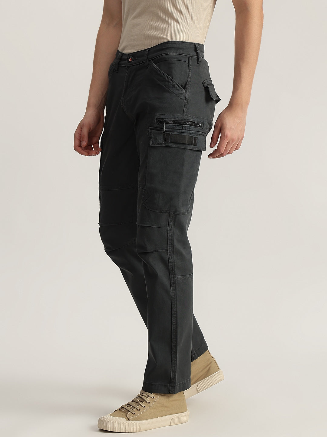 Iconic Men Grey Solid Oversized Cargo Trouser