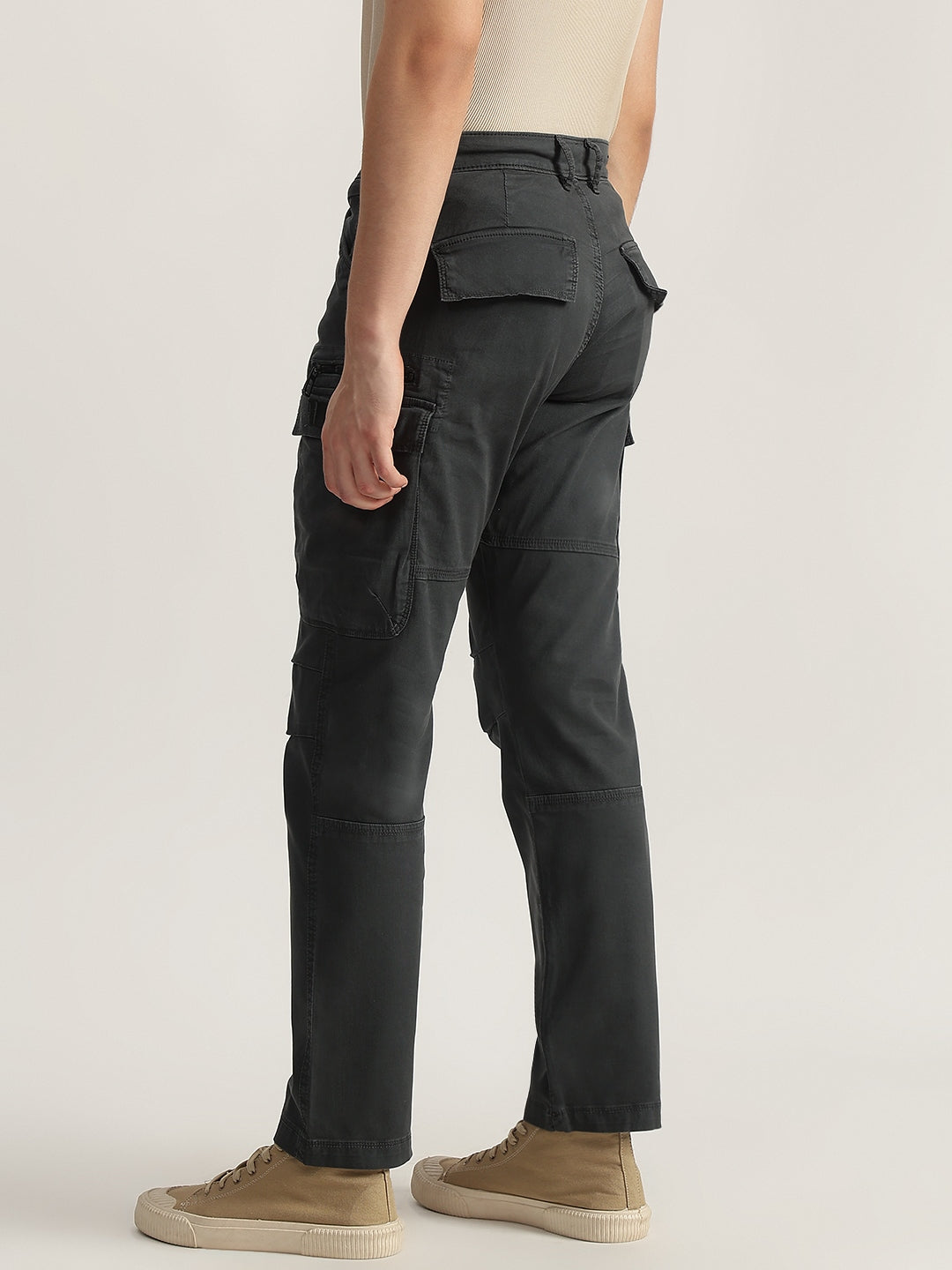 Iconic Men Grey Solid Oversized Cargo Trouser