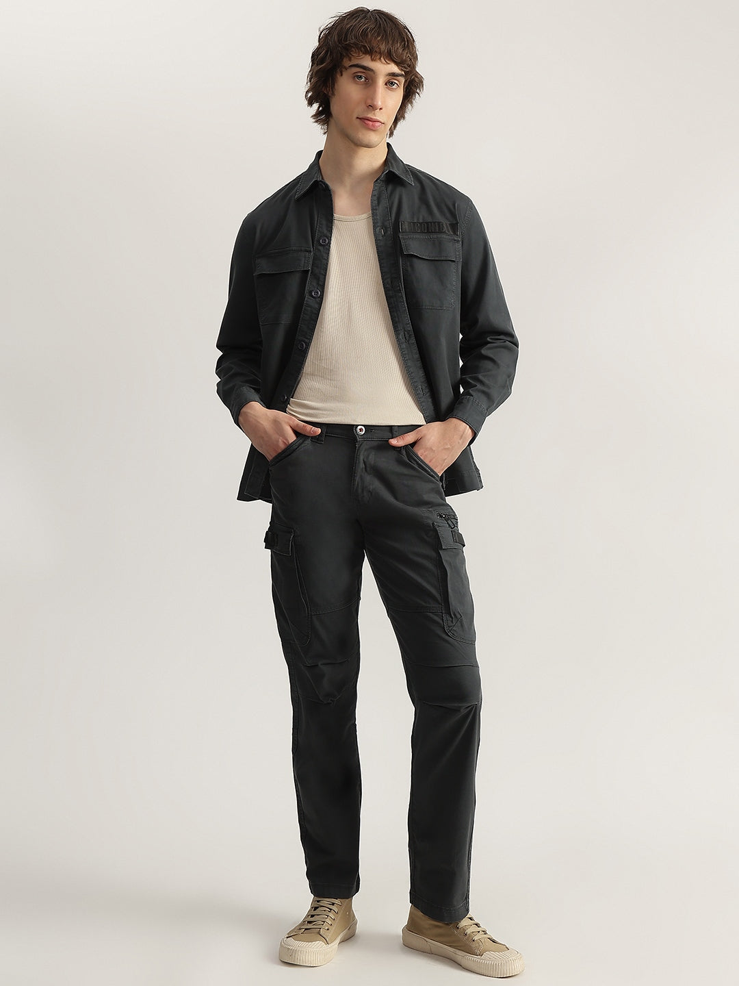 Iconic Men Grey Solid Oversized Cargo Trouser