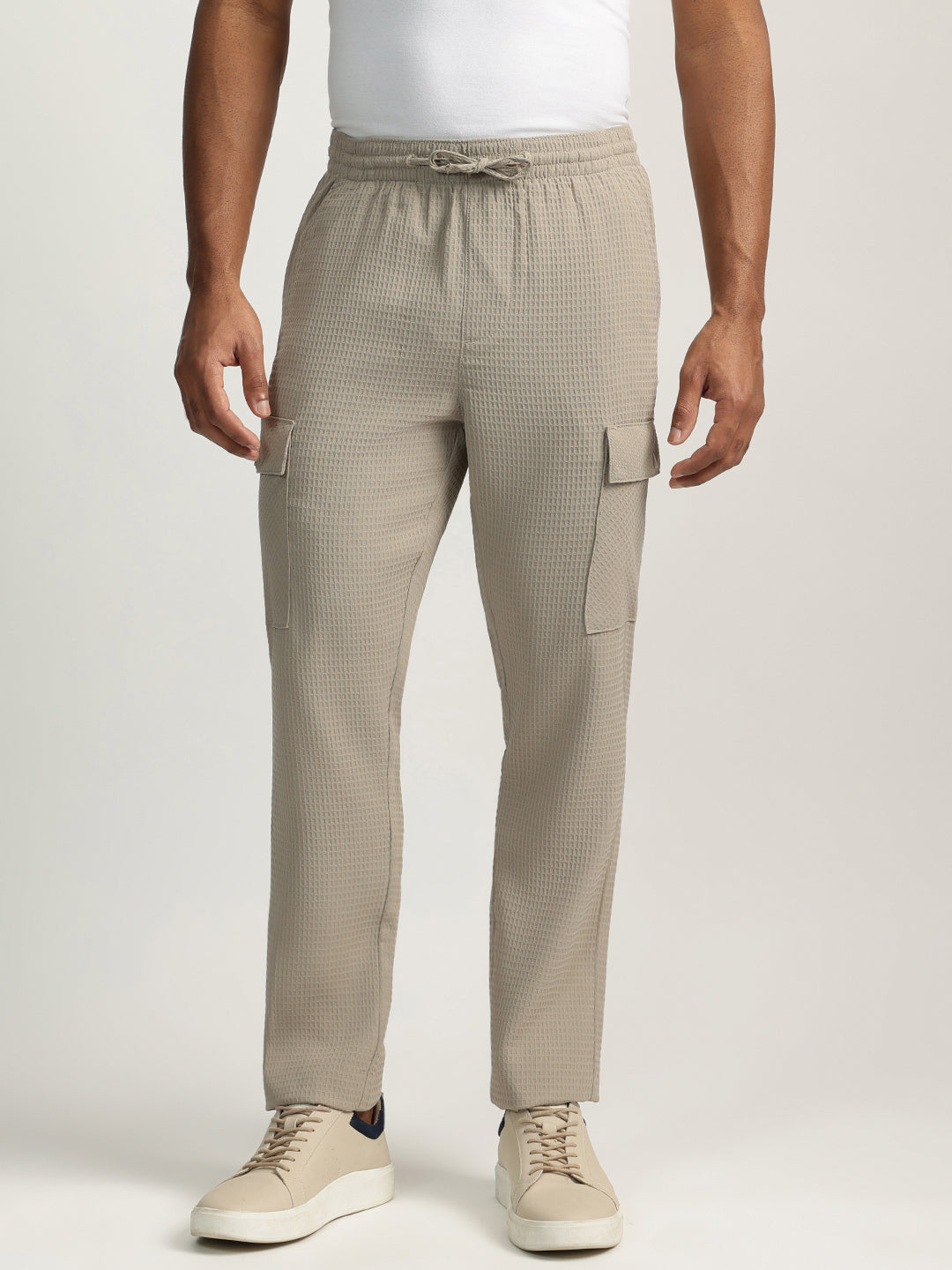 Iconic Men Beige Solid Oversized Cargo Trouser