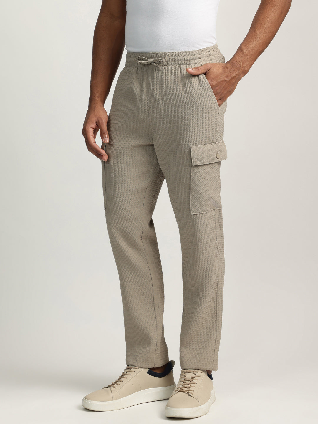 Iconic Men Beige Solid Oversized Cargo Trouser