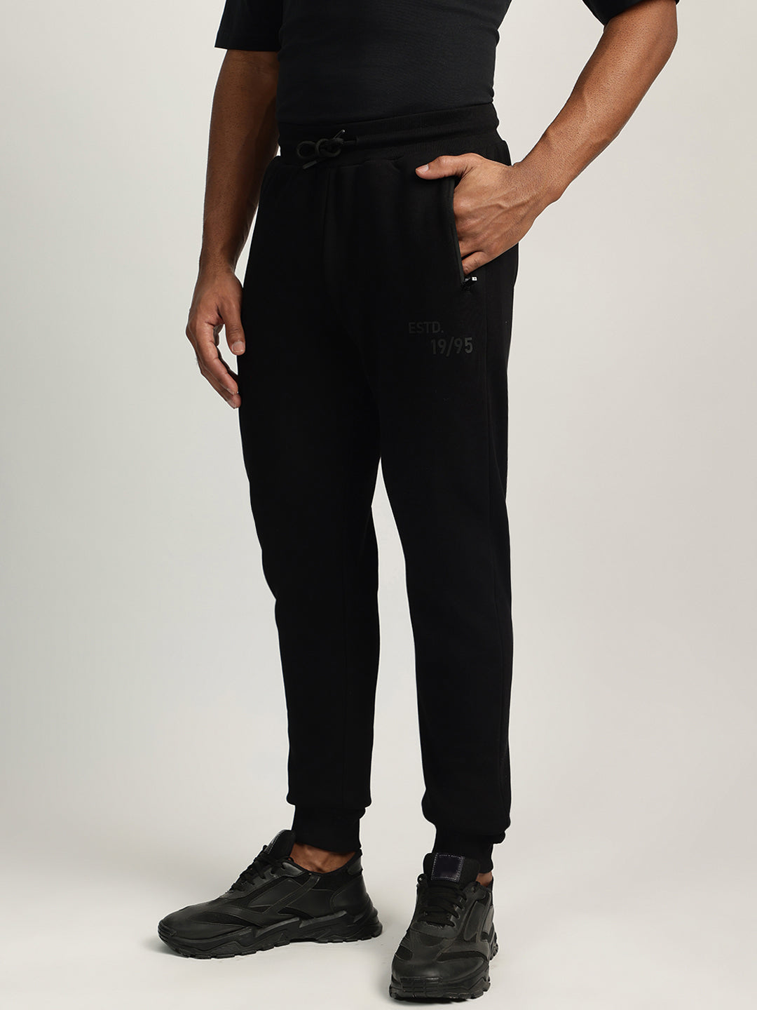 Iconic Men Black Solid Regular Fit Sweatpant