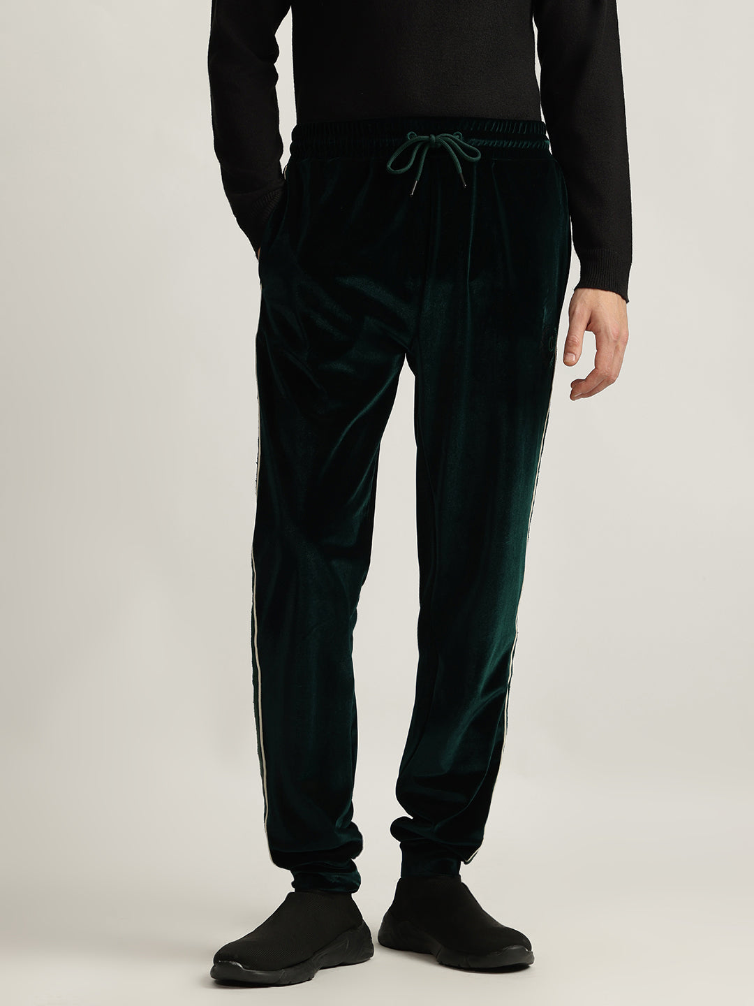 Iconic Men Green Solid Regular Fit Joggers Style Sweatpant