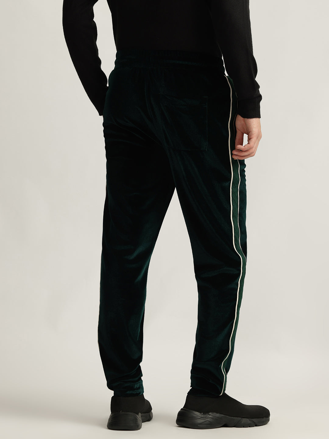 Iconic Men Green Solid Regular Fit Joggers Style Sweatpant