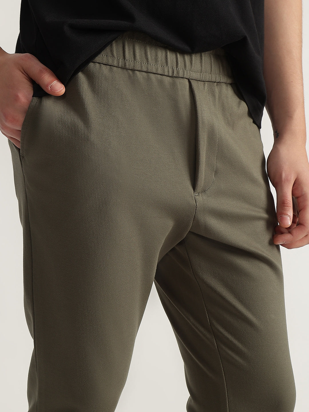 Iconic Men Green Solid Regular Fit Flat-Front Trouser