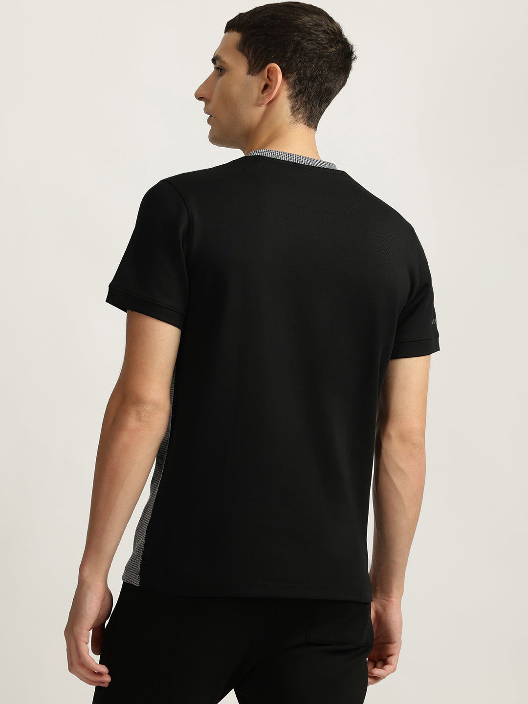 Iconic Men Black Self Design Round Neck Short Sleeves T-Shirt