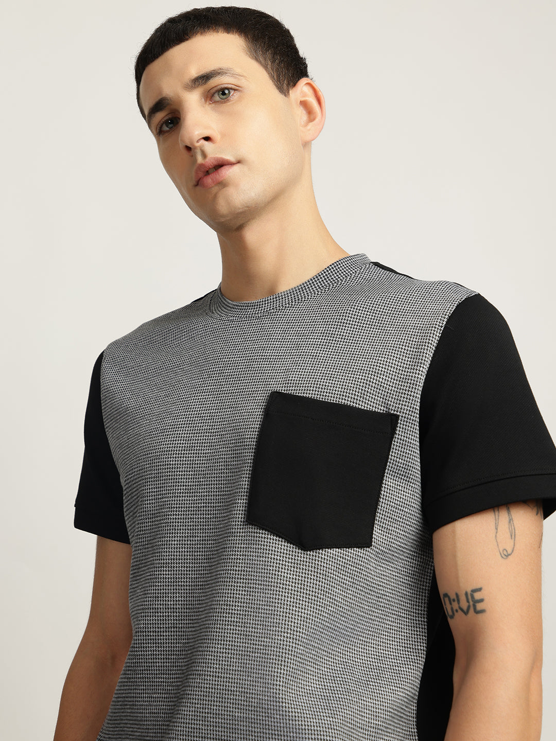 Iconic Men Black Self Design Round Neck Short Sleeves T-Shirt