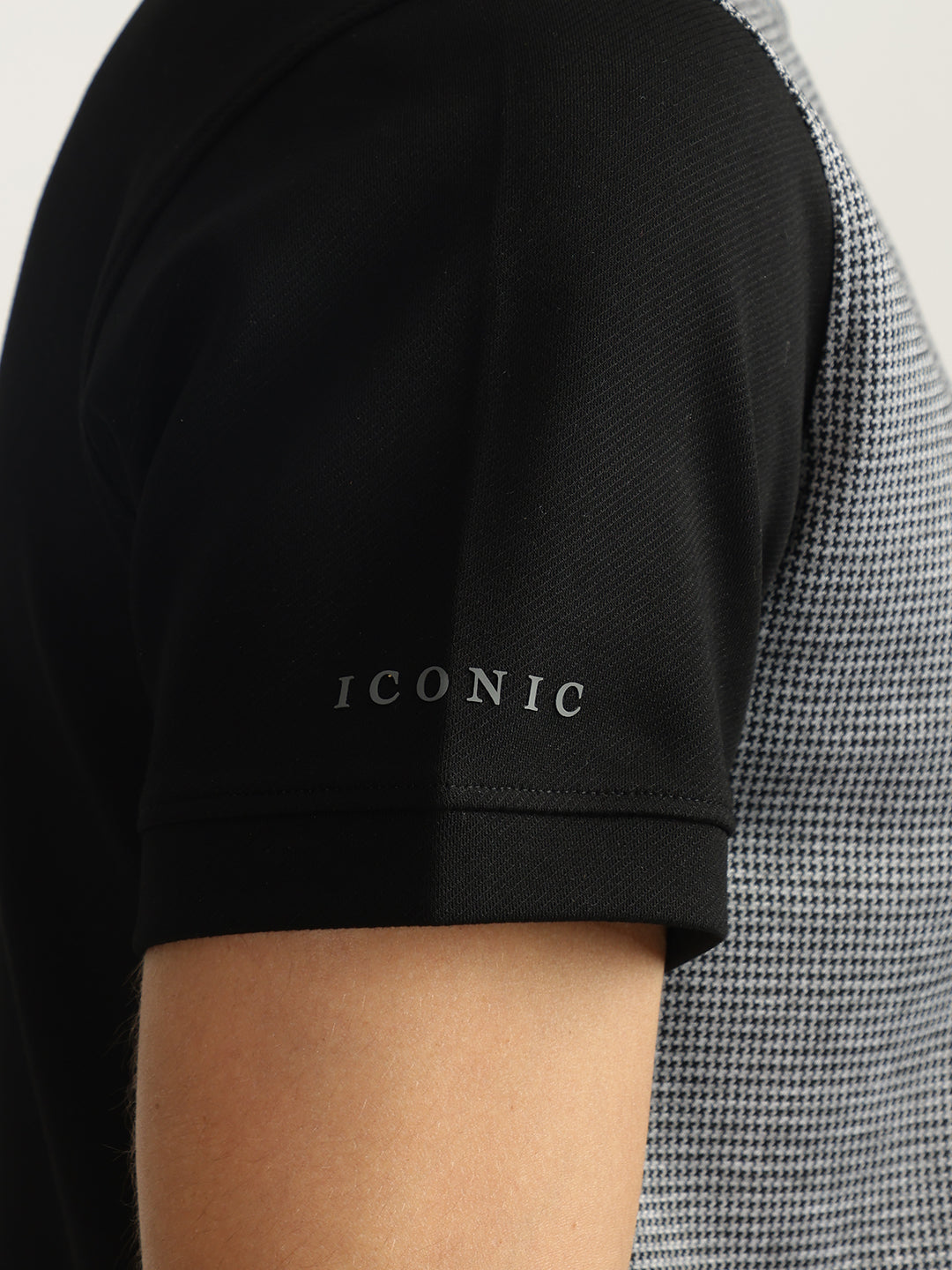 Iconic Men Black Self Design Round Neck Short Sleeves T-Shirt