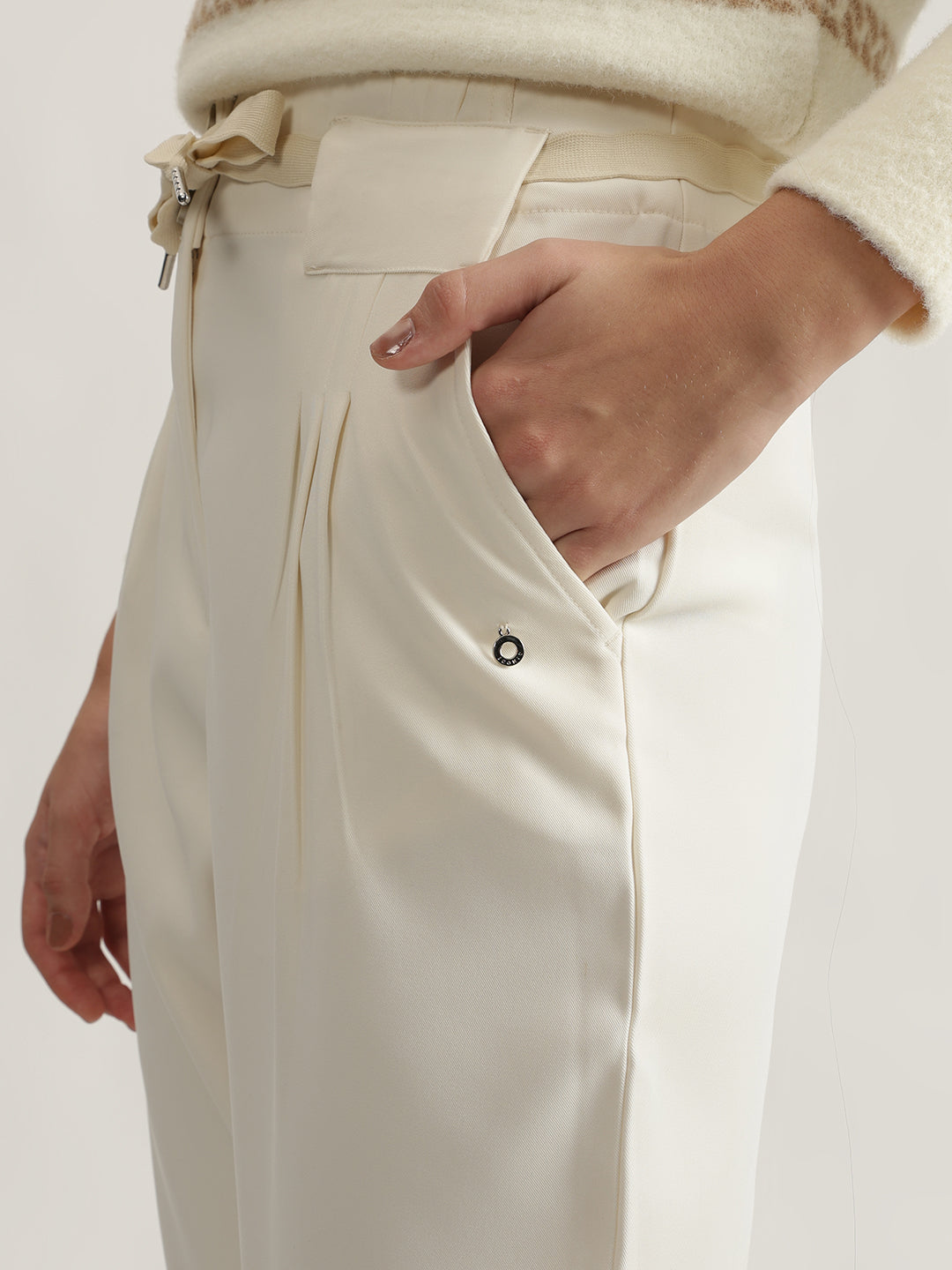 Iconic Women Off White Solid Regular Fit Double-Pleated Trouser