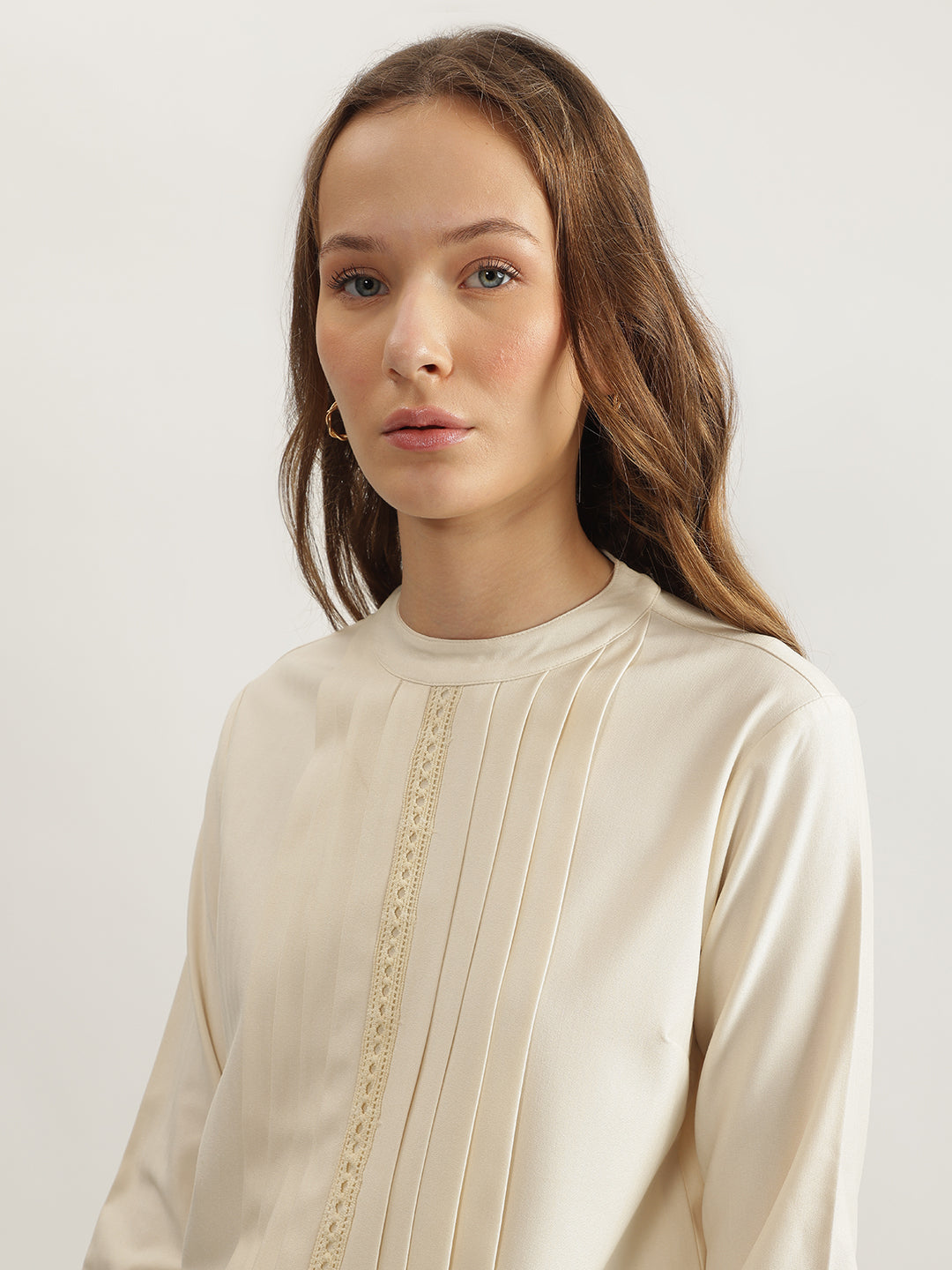 Iconic Women Cream Solid Round Neck Full Sleeves Top