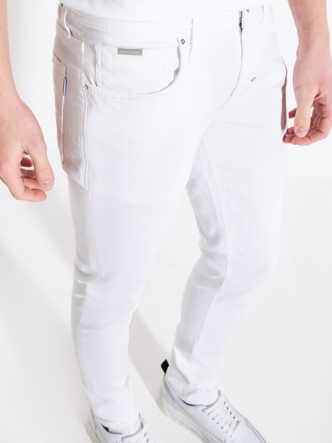 Antony Morato Men White Solid Mid-Rise Tapered Fit Jeans