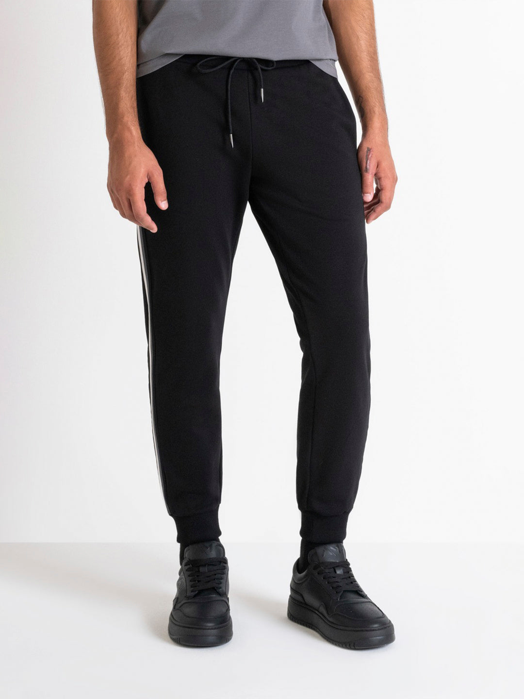 Antony Morato Men Black Solid Regular Fit Mid-Rise Joggers Style Track Pant