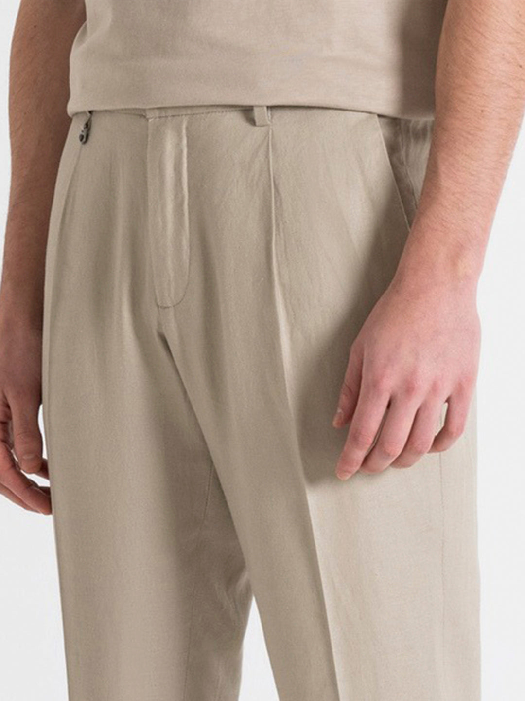 Antony Morato Men Beige Solid Carrot Fit Single Pleated Trouser