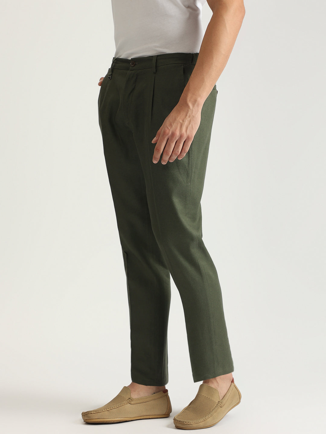 Antony Morato Men Green Solid Mid-Rise Carrot Fit Single-pleated Trouser